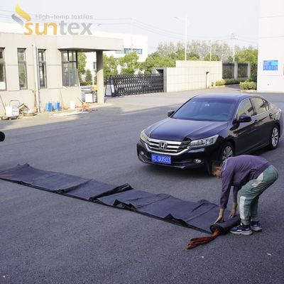 Durable EV Car Fire Blanket with 550℃/1000℃ Thermal Resistance for Oxygen Deprivation and Easy Two-Person Deployment