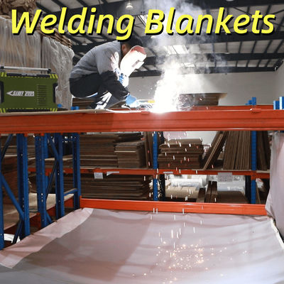 800°C Anti-Spatter Welding Blanket Verscheidene maten Gemakkelijk ophangend glasvezelstof voor magazijnen